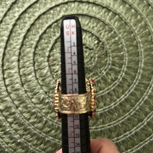 Curations beautiful large red stone ring w/flower details on an ornate band EUC - Picture 14 of 14